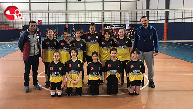 Çaycumasporlu mini kızlar ilk oyunda rakiplerini ezdi