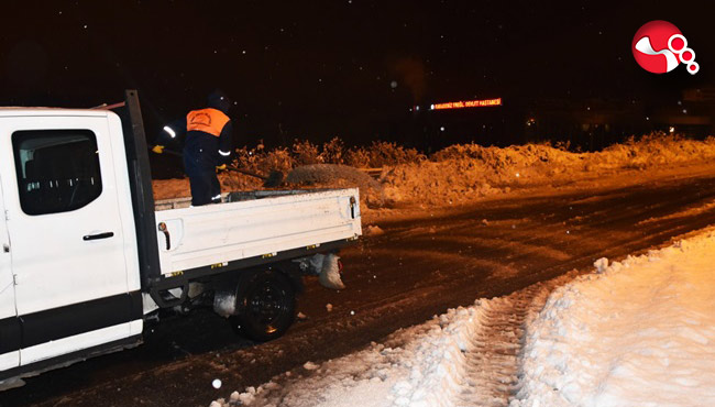 Rampalı yollar tuzlanıyor...
