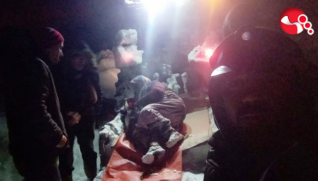 Traktörün arkasında ambulansa taşıdılar