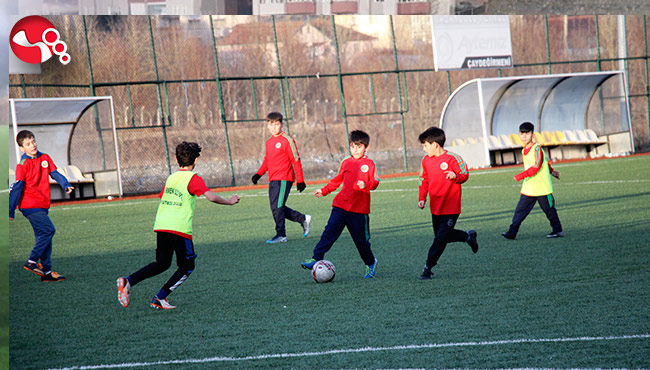 Çaydeğirmeni'nde minikler futbola hevesli