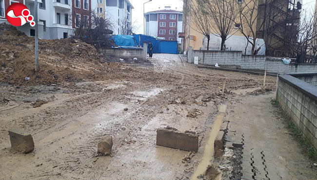 Çamur deryasına döndü!