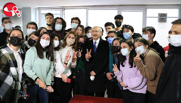 “Türkiye’ye demokrasiyi getirecek olan sizlersiniz”