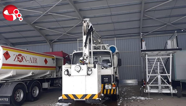 Havalimanı'nda pist temizleme çalışmaları