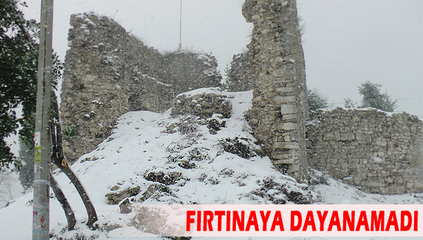AKÇAKOCA CENEVİZ KALESİ FIRTINAYA DAYANAMADI