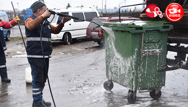 3 bin çöp konteynırı dezenfekte ediliyor...