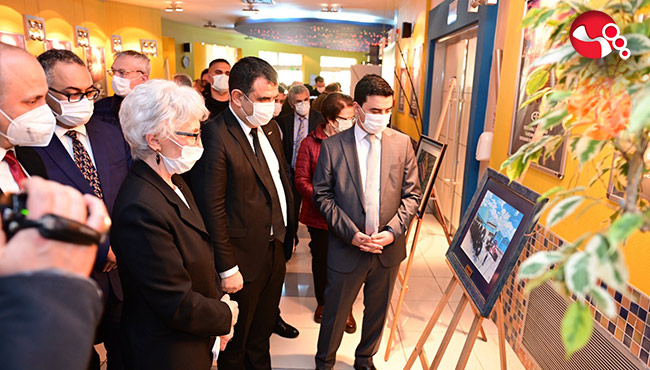 Kadınların Erdemir’i resimlere taşıdığı sergi açıldı