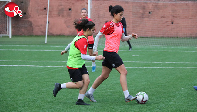 Kadın Futbolcular, Antalya maçına hazırlanıyor...