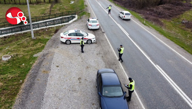 Araç kullanırken cep telefonuyla konuşanlar DİKKAT...