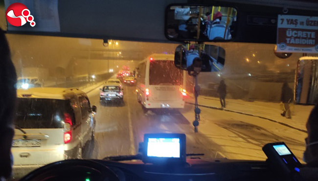 Trafik bir anda kitlendi!