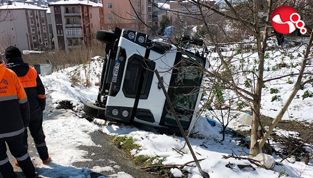 Çöp kamyonu tarlaya uçtu