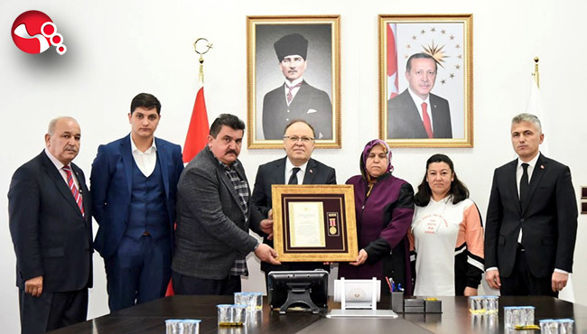 Şehidin ailesine devlet övünç madalyası ve beratı verildi