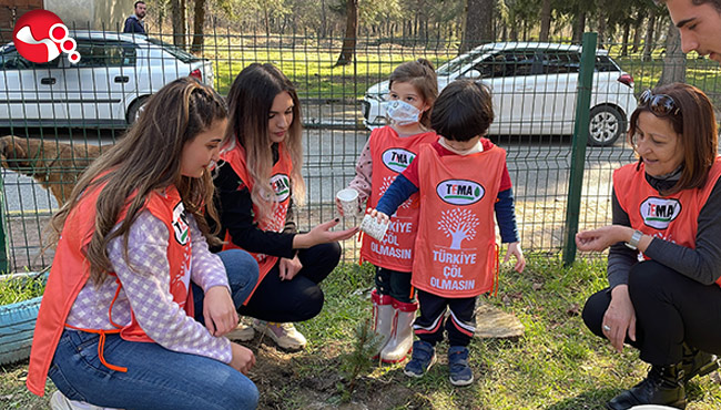Minik eller fidanları toprakla buluşturuldu
