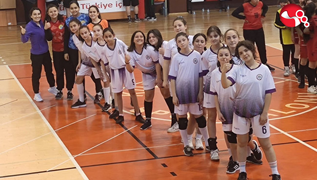 Küçük Kızlar Hentbolda İl Şampiyonu...