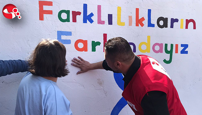 Kızılay özel çocuklarla boyama etkinliği yaptı