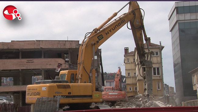 İşhanının yıkımı devam ediyor