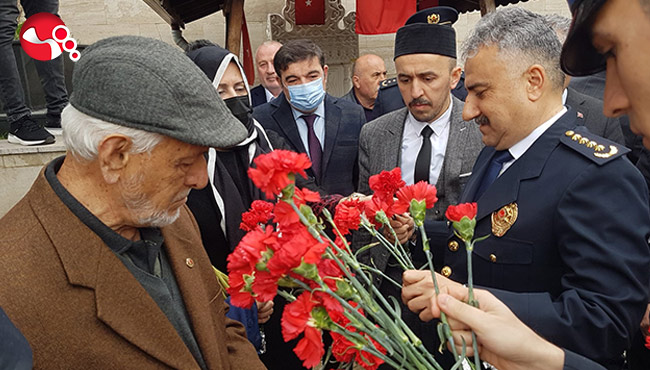 Şehitlerimizi ziyaret edip, dualar ettiler