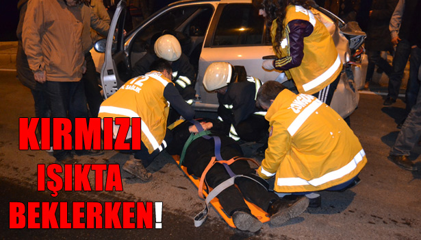 TIR, OTOMOBİLE ARKADAN ÇARPTI