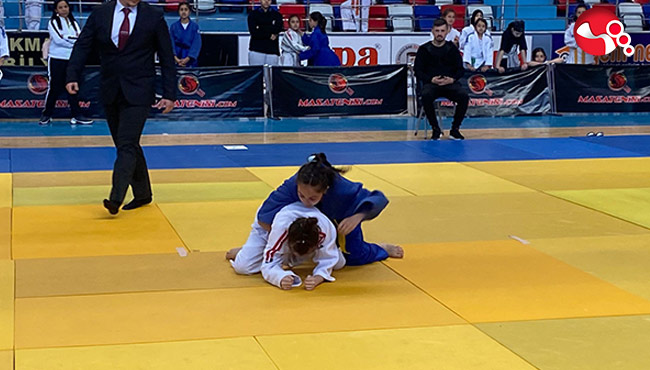 Zonguldak ev sahipliğinde başladı.