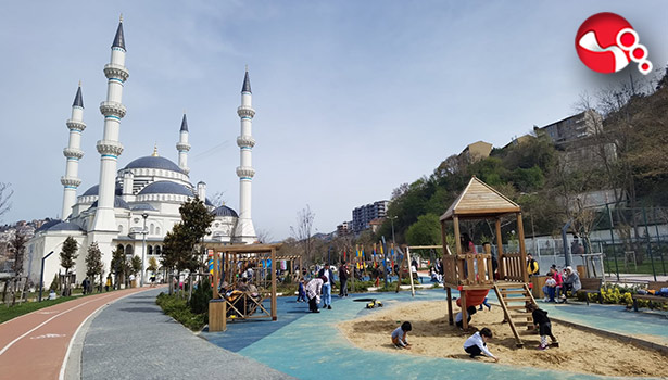Uzun Mehmet Camii'ne akın ettiler