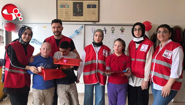 Başkan Yağız, 23 Nisan’da çocukları sevindirdi