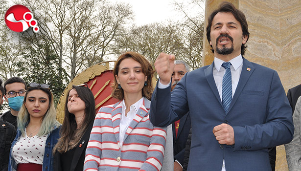 Alternatif çelenkler sunuldu...