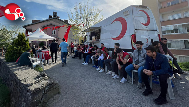 Kızılay Şehidimizin evinin önünde hazırlık yaptı