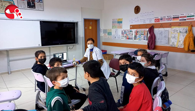 Minikler yabancı dili yurtdışındaki arkadaşlarıyla öğreniyor