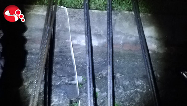 İnşaattaki demirleri çaldı...