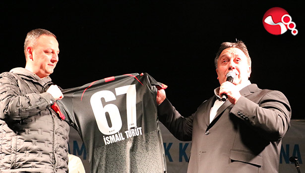 Şampiyonluğunu İsmail Türüt ile kutladılar