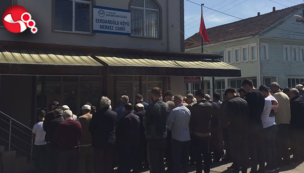 Oğlunu öldürmeye çalışıp, cezaevinde intihar eden baba toprağa verildi