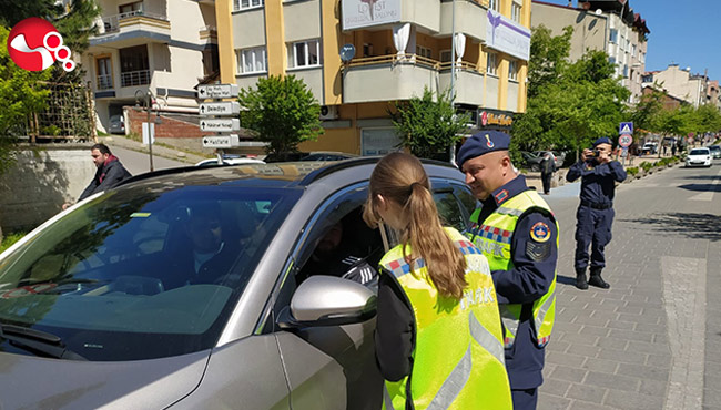 Öğrenciler yol kesti