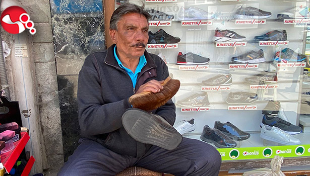 12 yaşında başladığı mesleğinde 15 çocuk büyüttü