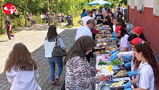 Geleneksel kahvaltıda bir araya geldiler