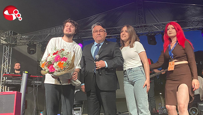 ZBEÜ Gençlik Festivali’nde Tuğkan sahne aldı