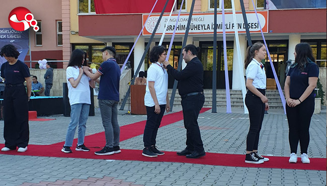 İbrahim-Süheyla İzmirli Fen Lisesi’nde Yıldız Takma Töreni...