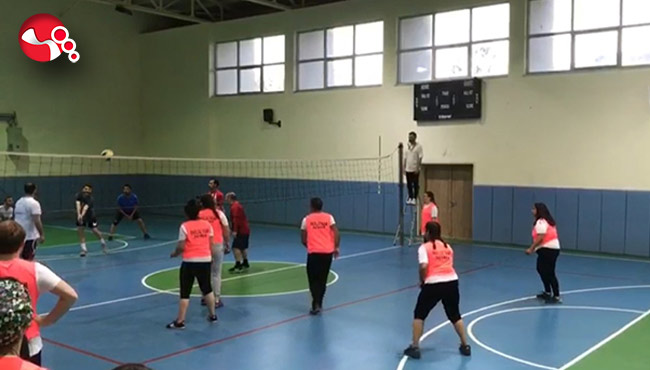 Voleybol Turnuvasında ter döktüler