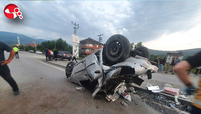 Kontrolden çıkan otomobil karşı şeride geçti: Yaralılar var...