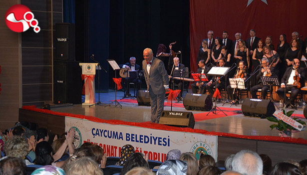 Avni Anıl Şarkılarına büyük Aakış