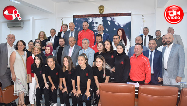 KDZ. EREĞLİ LİSESİ KIZ FUTSAL TAKIMI, ALTINLA ÖDÜLLENDİRİLDİ