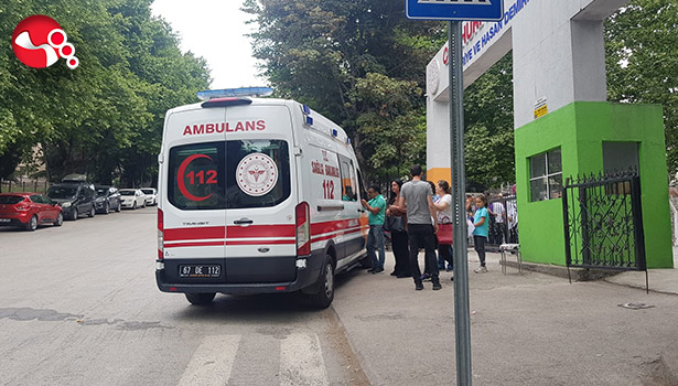 Öğrencinin elini kesti,hastaneye kaldırıldı!..