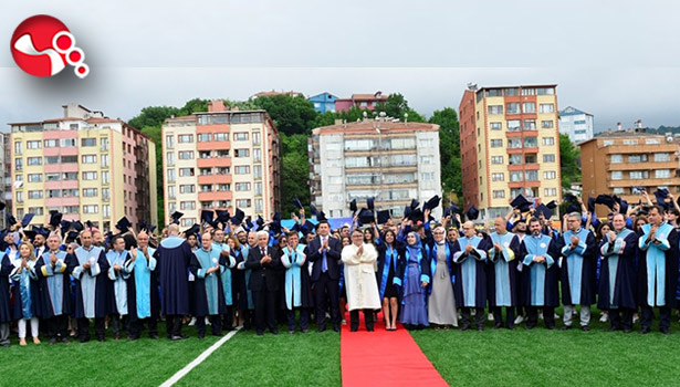 Zonguldak Meslek Yüksekokulu'nda mezuniyet sevinci