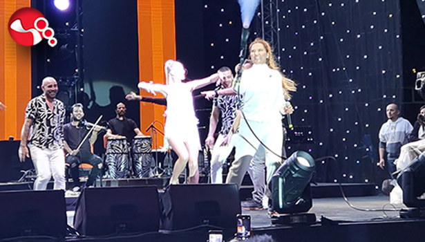 Demet Akalın'dan muhteşem konser