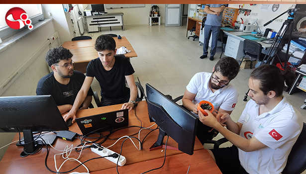 Model uydu yarışmasında şampiyon olmanın gururunu yaşıyorlar