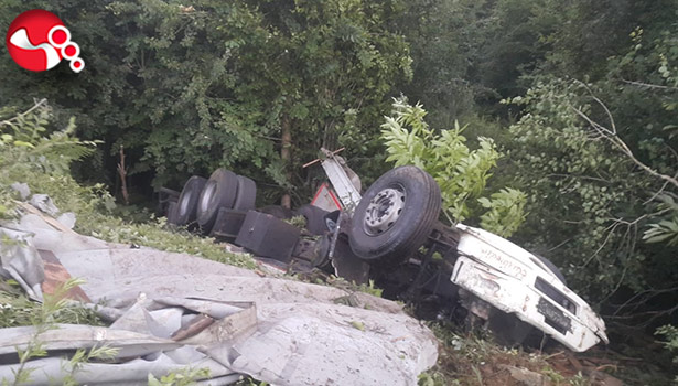 Yoldan çıkarak devrildi!!!