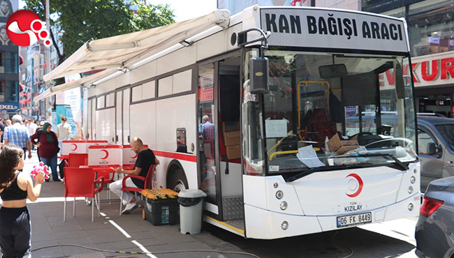 Vatandaşlar kan bağışlayarak hayat kurtarıyor