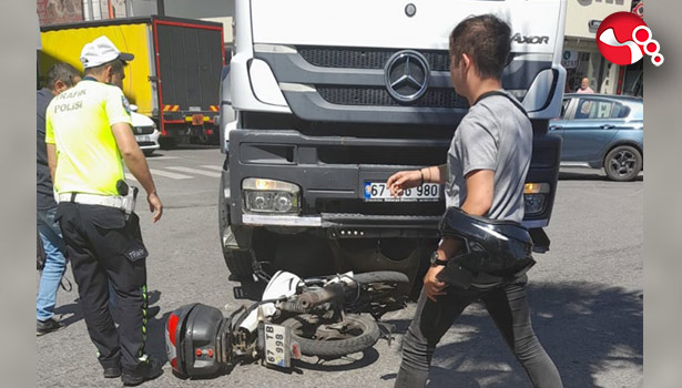 Motosikleti altına aldı!!!