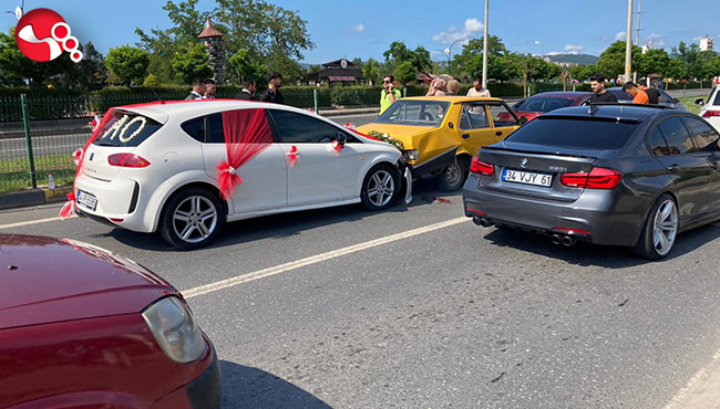 Düğün konvoyunda kaza!...