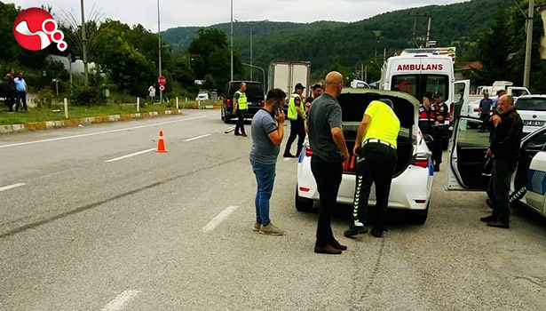 Otomobiller çarpıştı