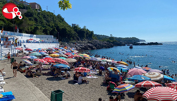 Kapuz plajı doldu taştı