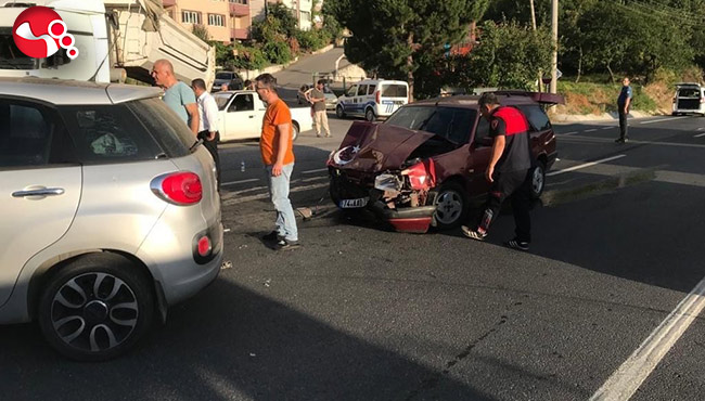 iki otomobil hurdaya döndü: 3 yaralı